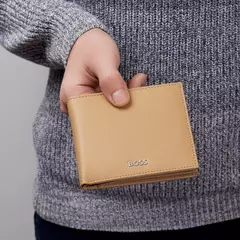 Money wallet with flap Classic Grained Camel
