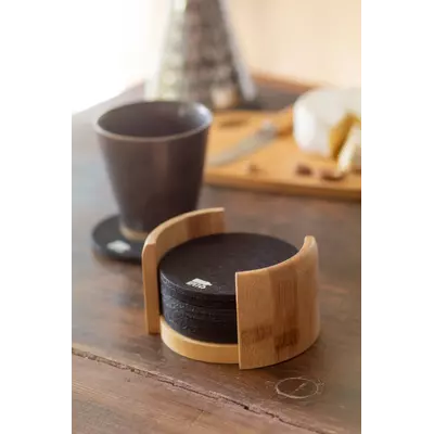 10 кръгли филц подложки в бамбукова поставка