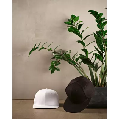 Baseball cap 5 panels with an adjustable snapback closure