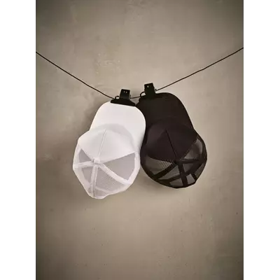 Mesh baseball cap 5 panels with an adjustable snapback closure