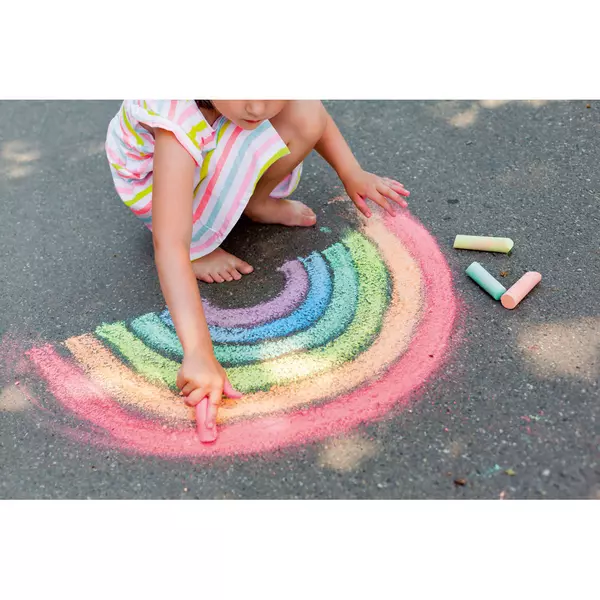 Chalks in box 4