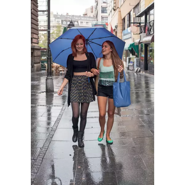 Windproof foldable umbrella set with a bag