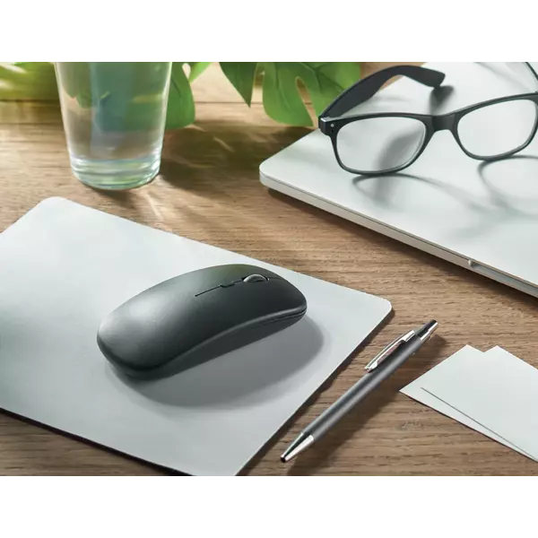 Wireless mouse with Type-C charging